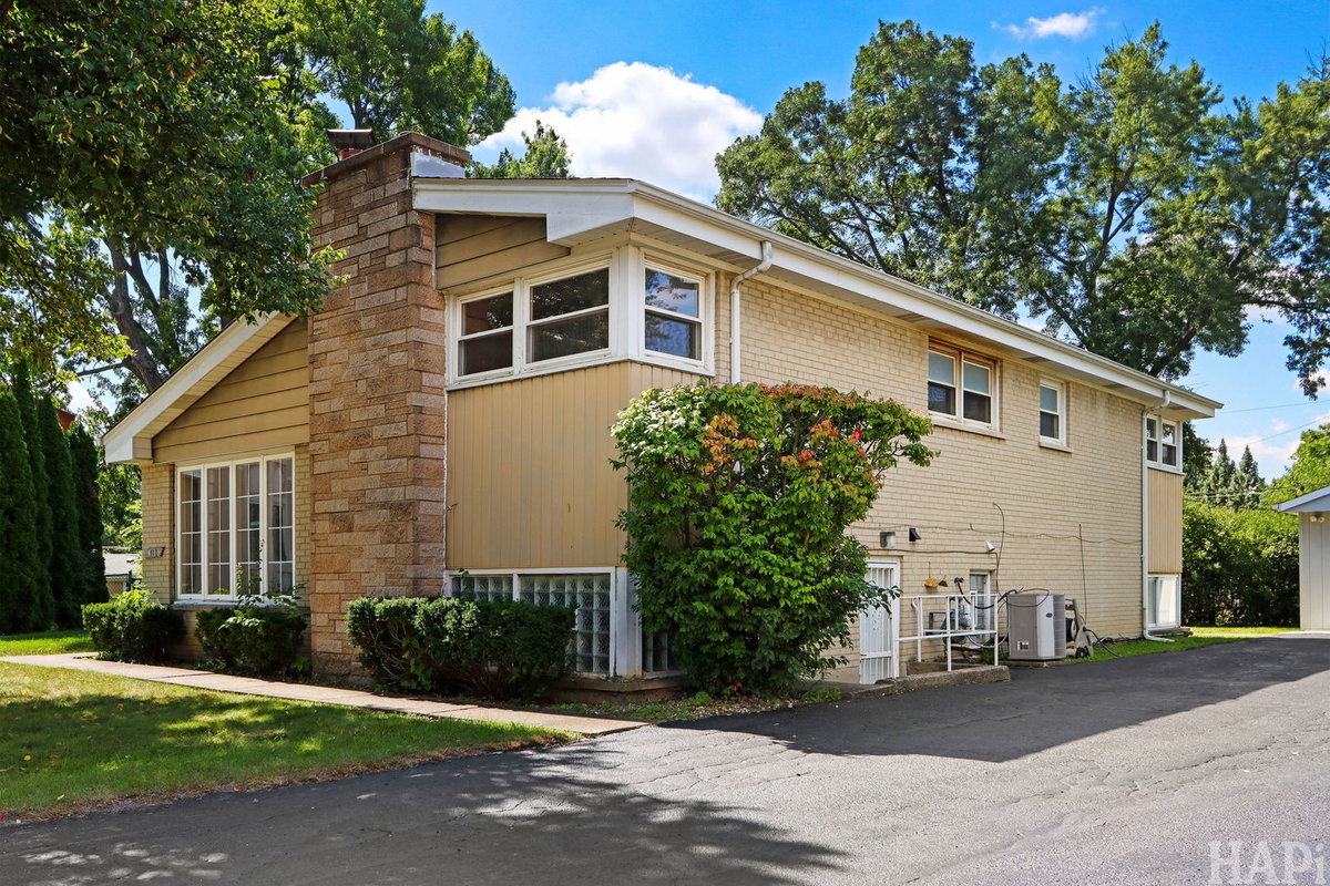 412 Warren Road\n Glenview, IL 60025