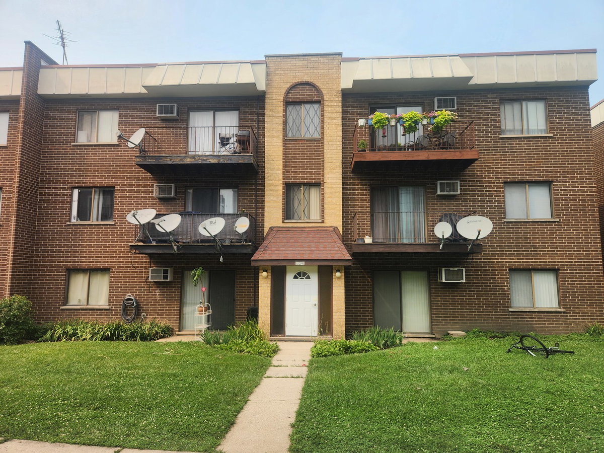 10423 Dearlove Road #2\n Glenview, IL 60025