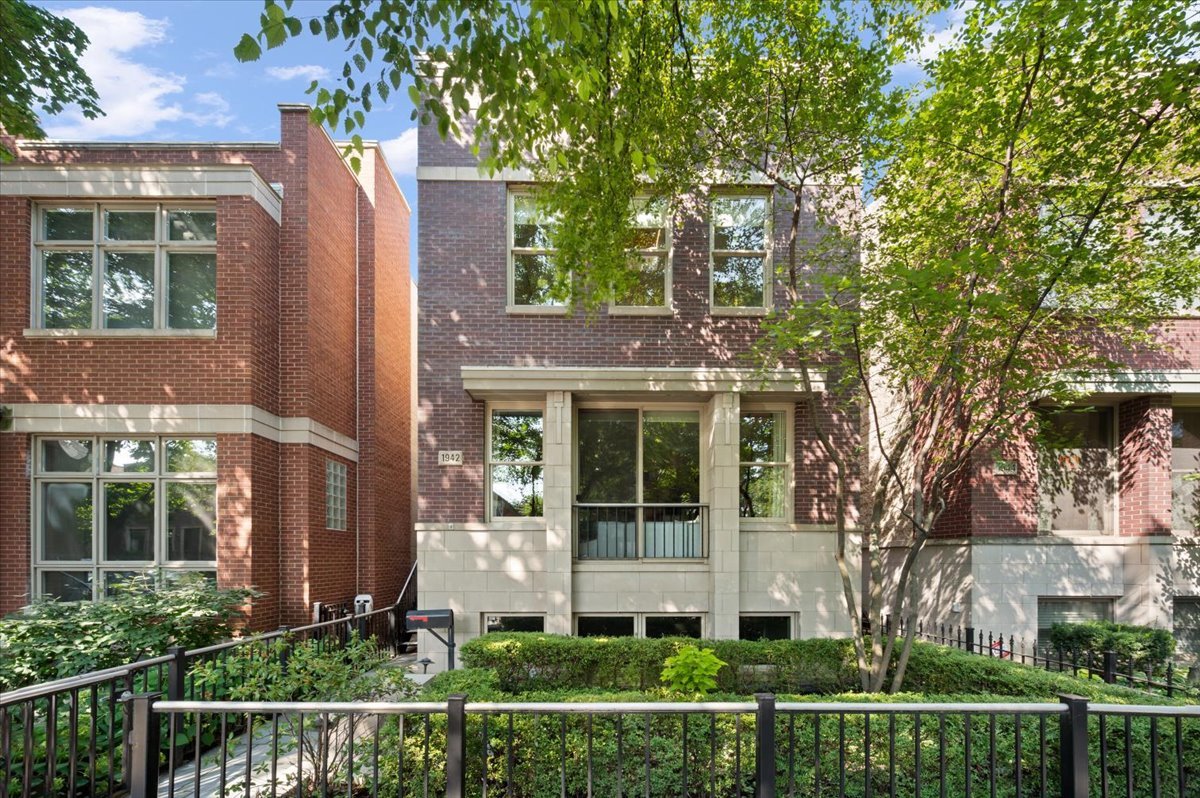 1942 N Wolcott Avenue, Chicago, IL 60622