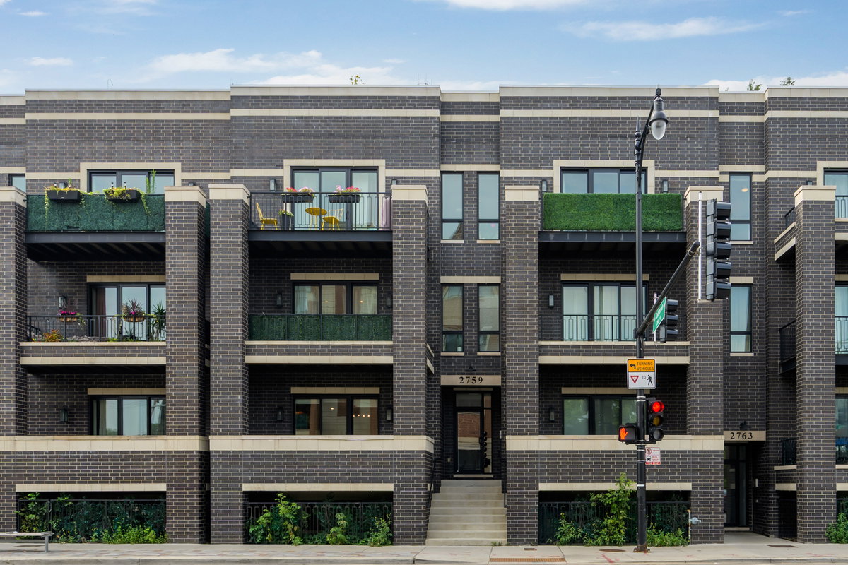2759 W Lawrence Avenue #2W\n Chicago, IL 60625