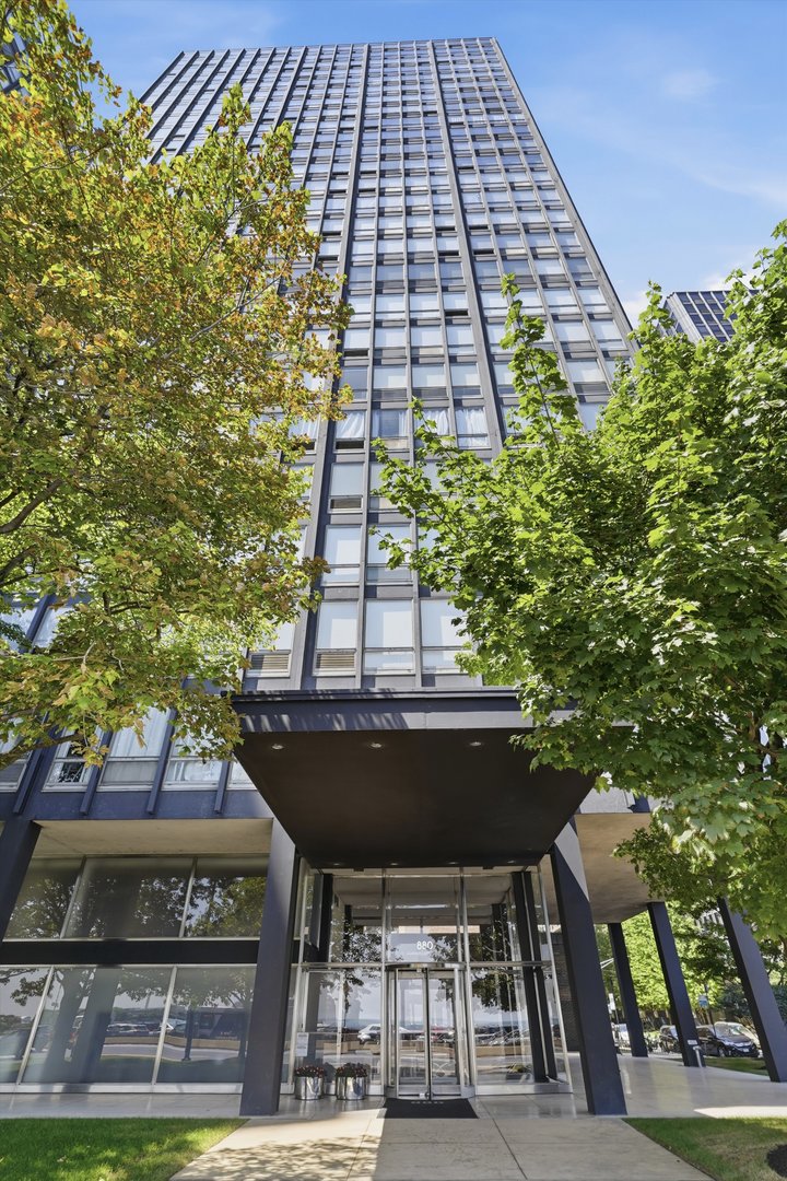 880 N Lake Shore Drive #10C\n Chicago, IL 60611