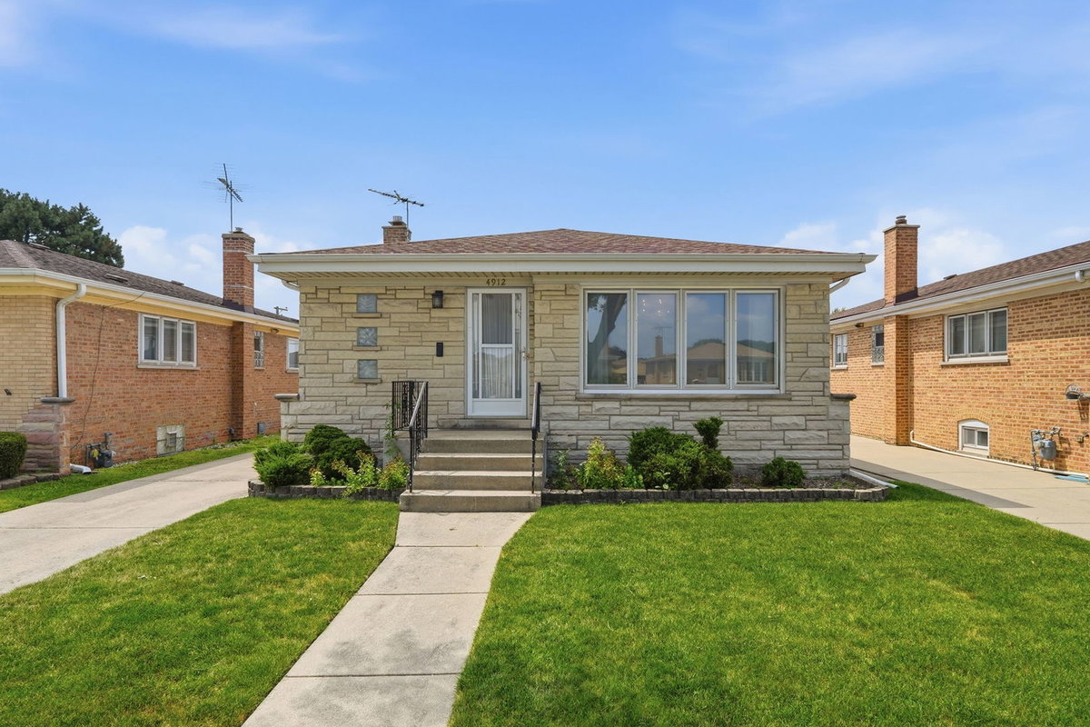 4912 N Ridgewood Avenue, Norridge, IL 60706