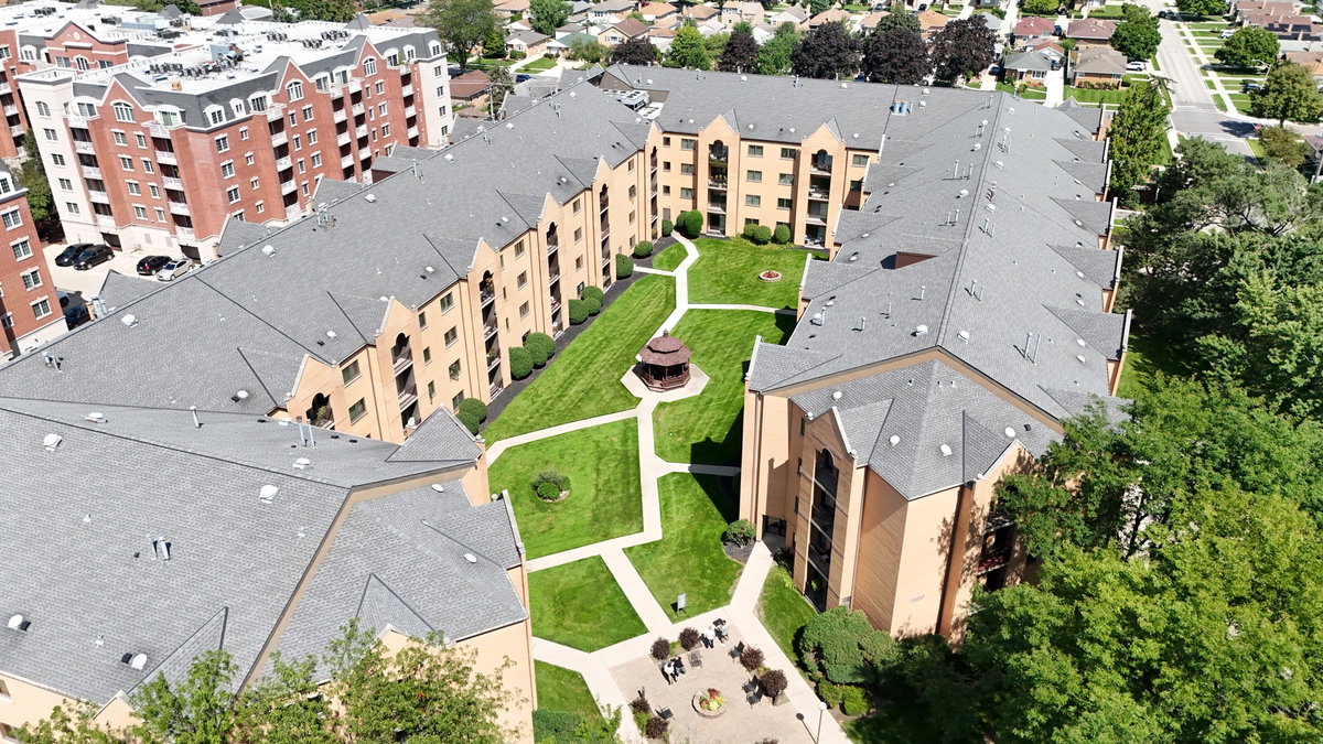 7410 W Lawrence Avenue #217, Harwood Heights, IL 60706