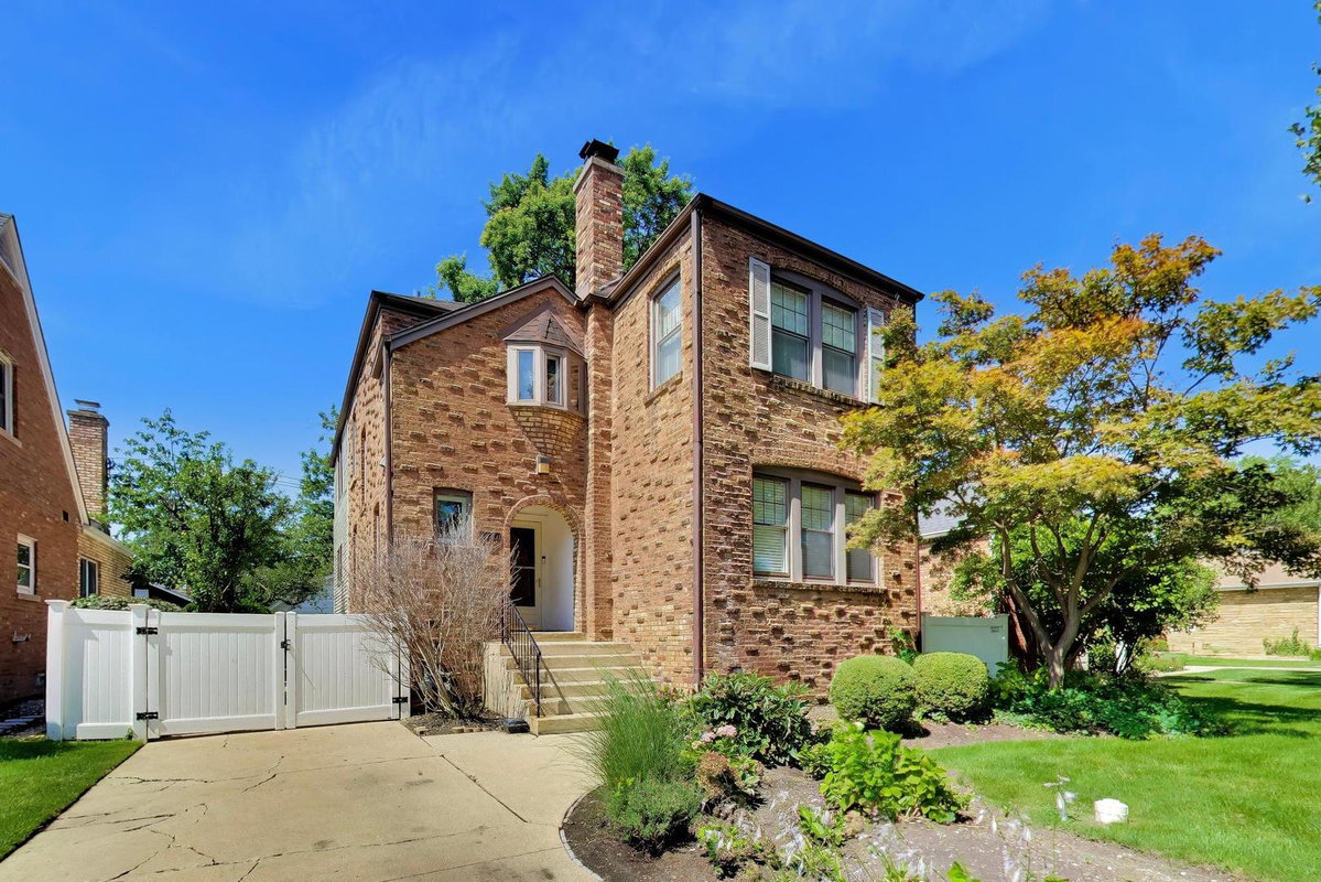 1820 S Ashland Avenue, Park Ridge, IL 60068