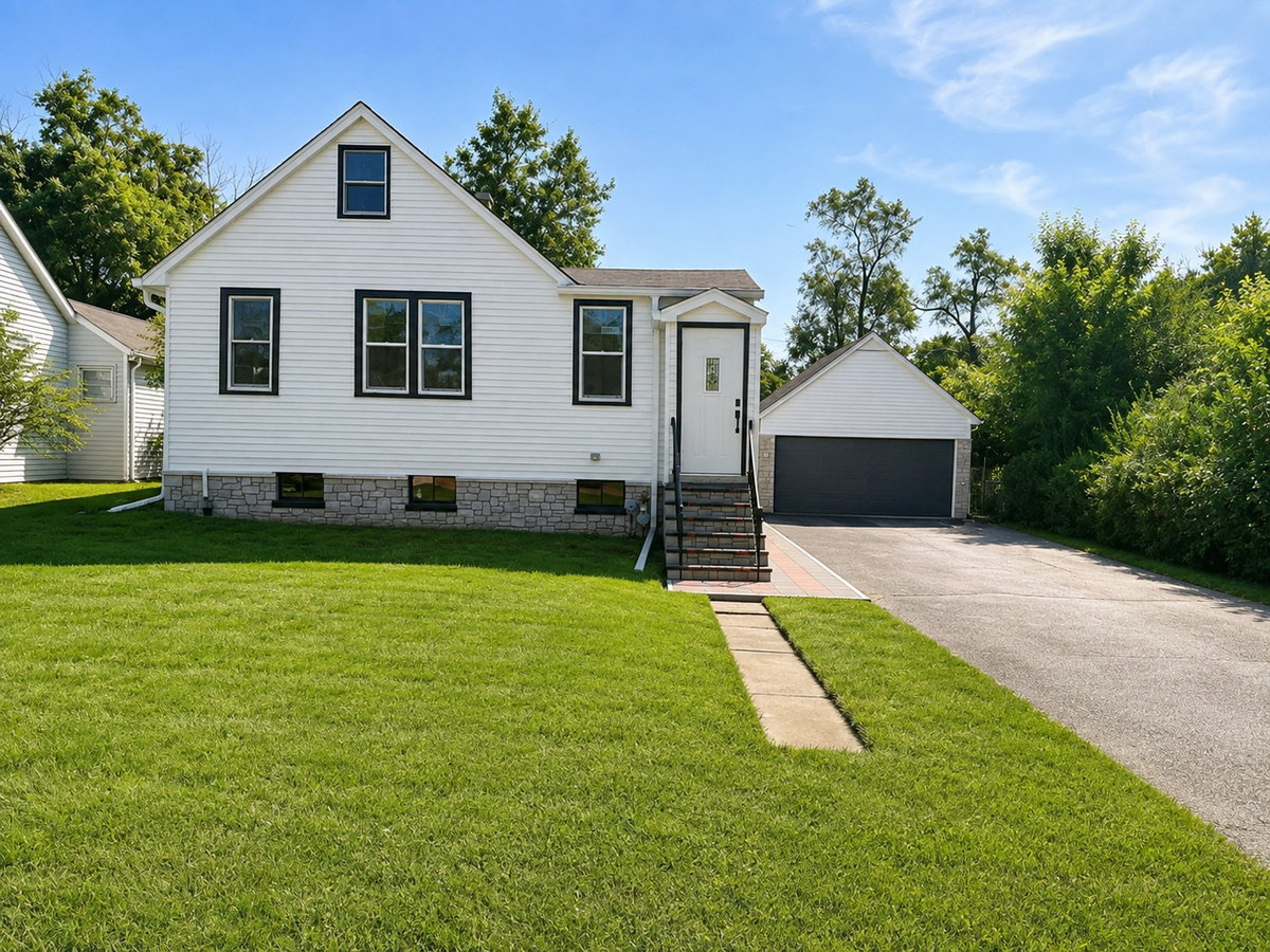 211 N Graylynn Drive\n Mount Prospect, IL 60056