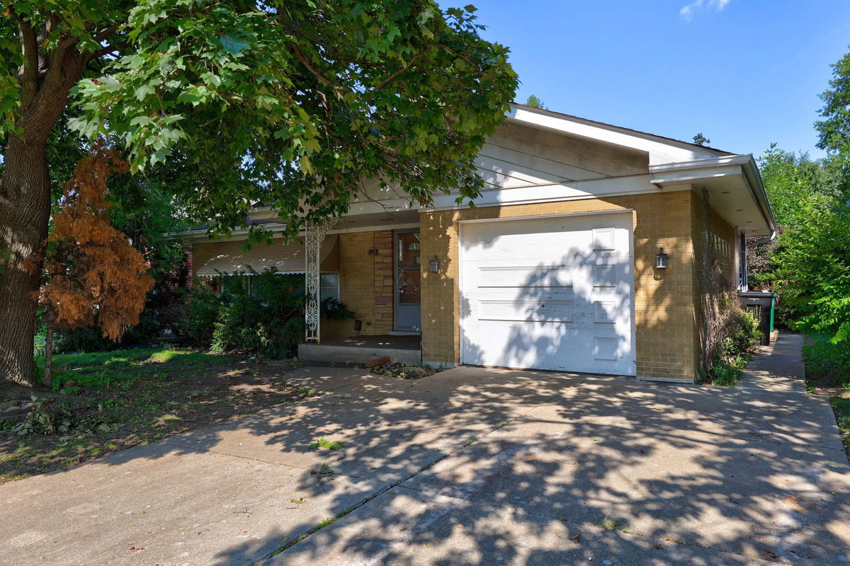 1225 S Cumberland Avenue, Park Ridge, IL 60068