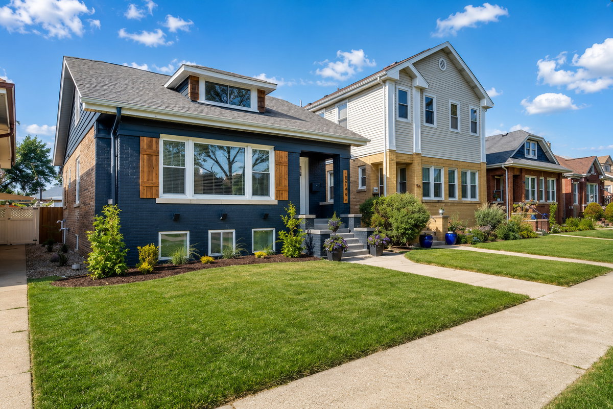 5748 W Eastwood Avenue\n Chicago, IL 60630