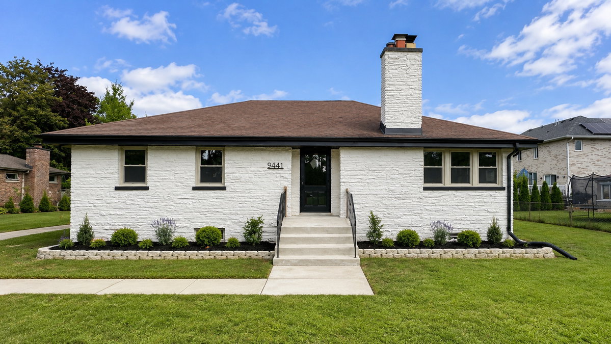 9441 Greenwood Drive\n Des Plaines, IL 60016