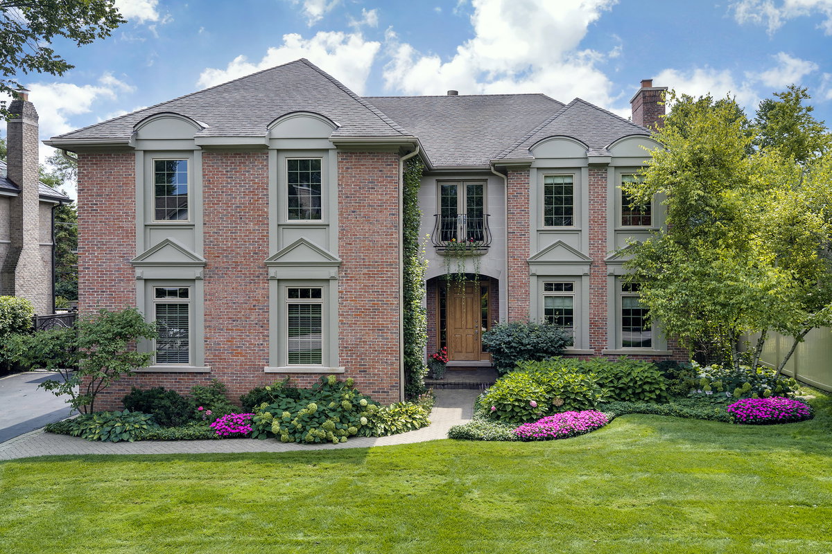 911 Queens Lane\n Glenview, IL 60025