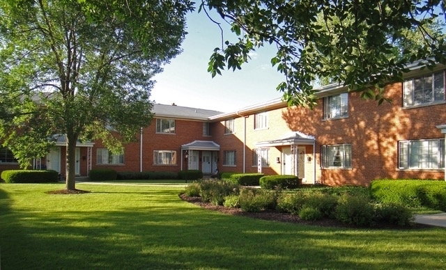 1332 Greenwillow Lane #1\n Glenview, IL 60025