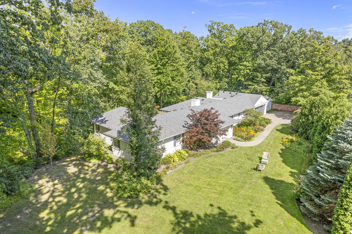 1020 E Westleigh Road, Lake Forest, IL 60045