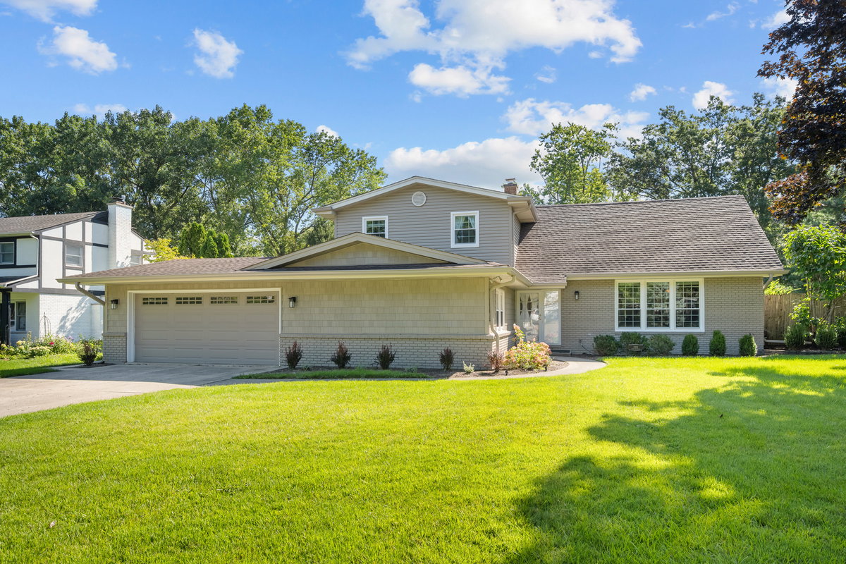 1319 Burr Oak Road, Lake Forest, IL 60045