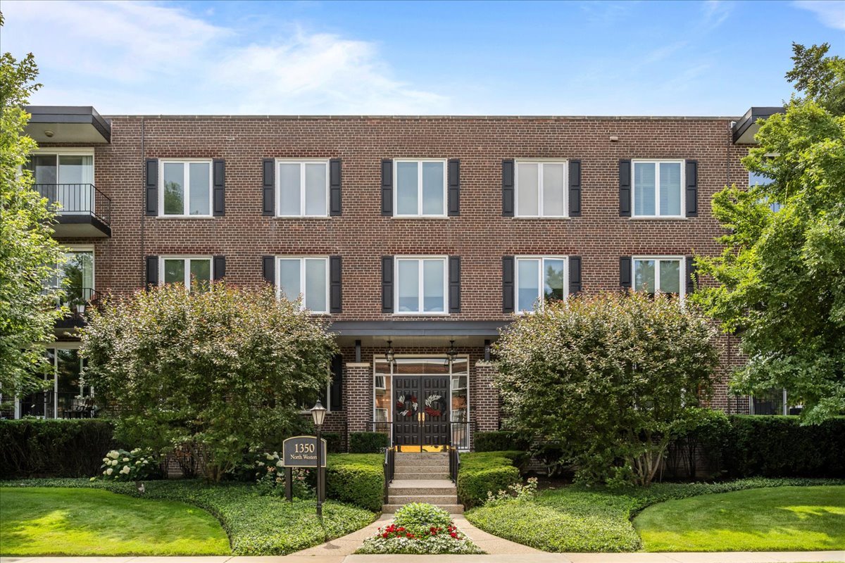 1350 N Western Avenue #205, Lake Forest, IL 60045