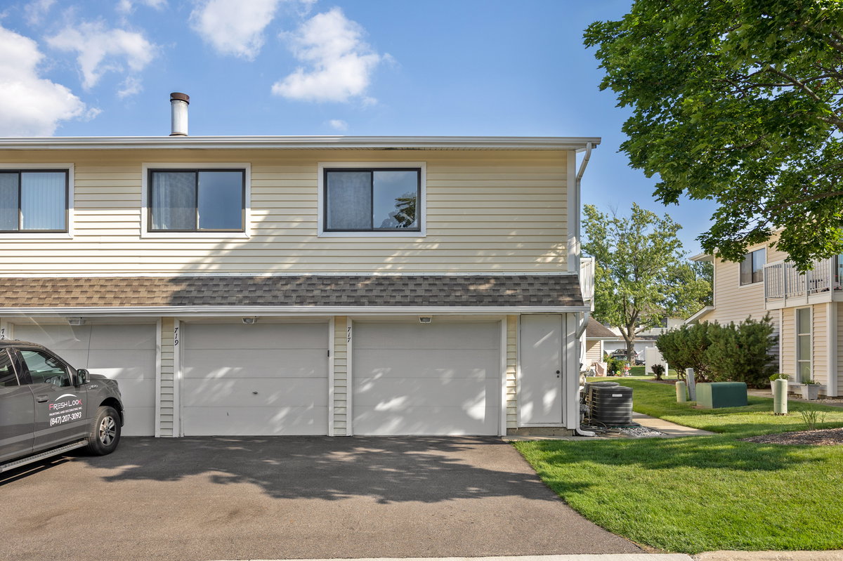 717 Whitesail Drive #717, Schaumburg, IL 60194