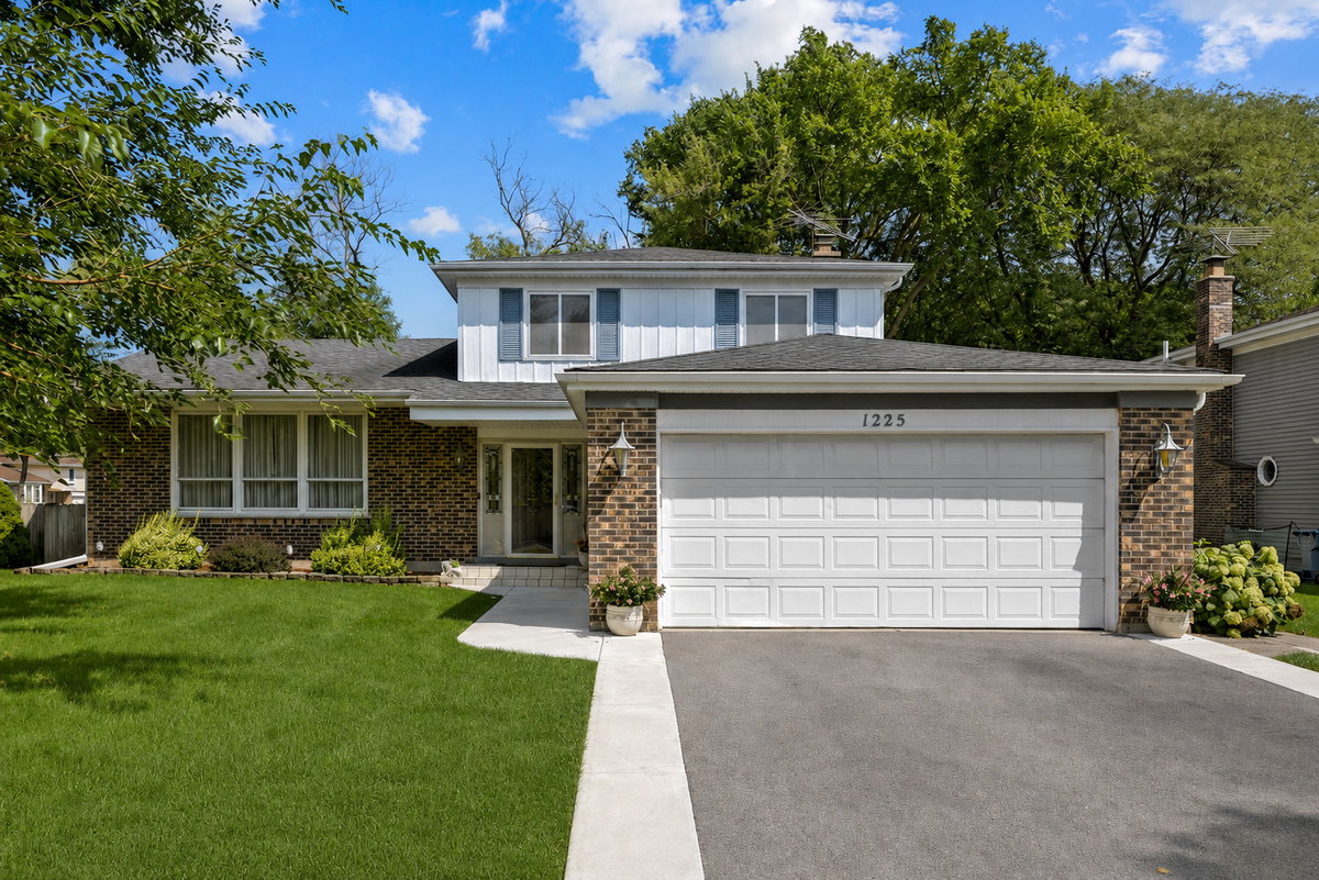 1225 N Basswood Lane\n Mount Prospect, IL 60056