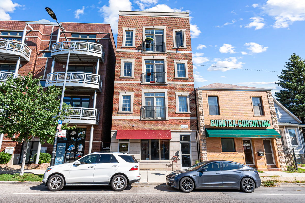2248 W FOSTER Avenue #3\n Chicago, IL 60625