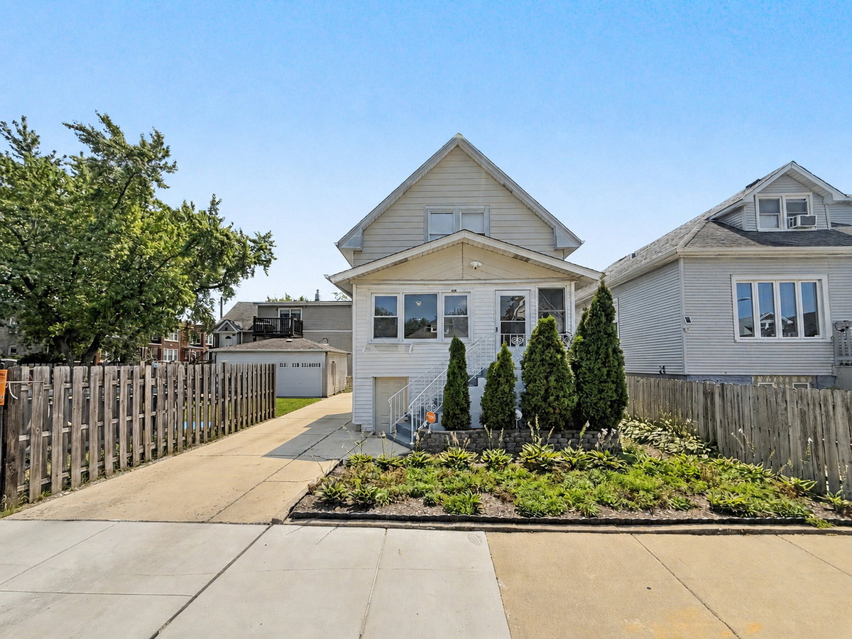 5005 W Eddy Street\n Chicago, IL 60641