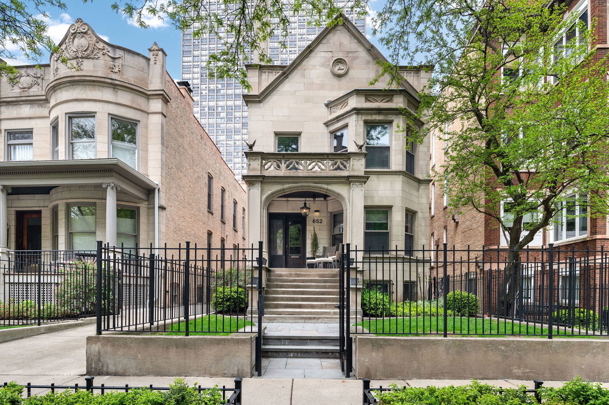 652 W Sheridan Road, Chicago, IL 60613