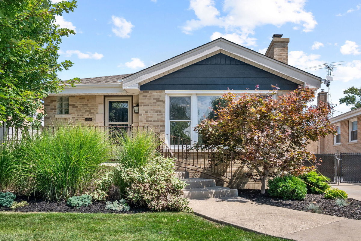 4743 N NAGLE Avenue, Harwood Heights, IL 60706