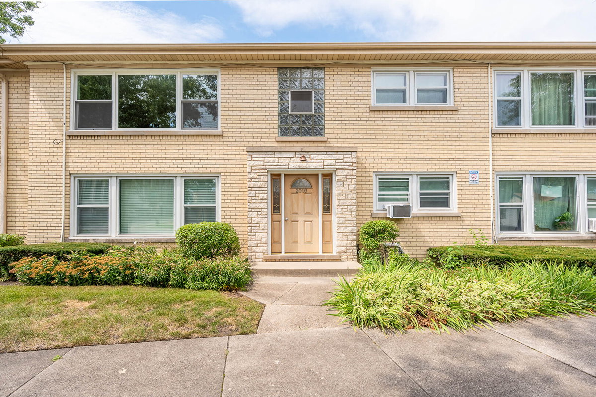 2010 S Crescent Avenue #2-C, Park Ridge, IL 60068