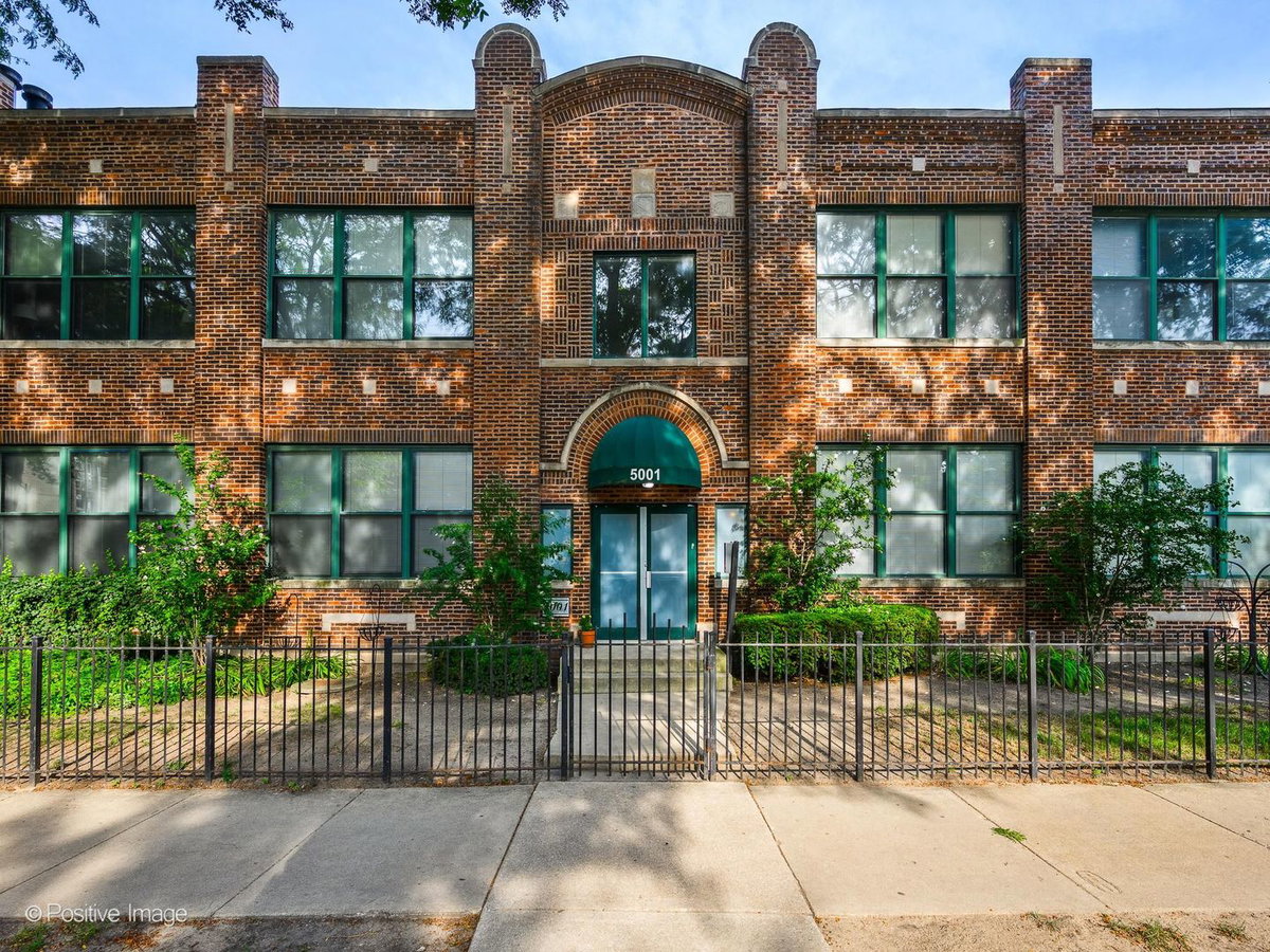 5001 N Wolcott Avenue #204\n Chicago, IL 60640