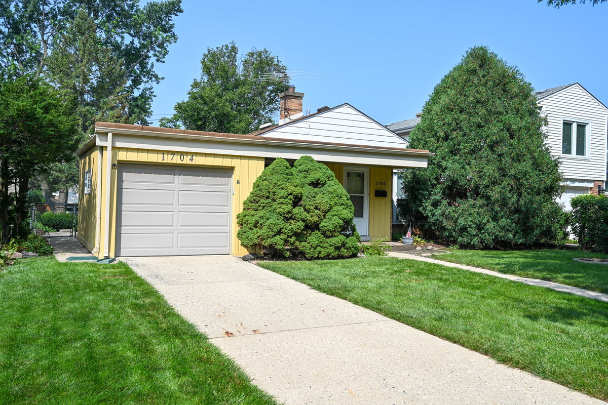 1704 S Washington Avenue, Park Ridge, IL 60068