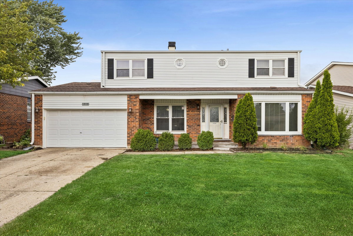 1808 W Pheasant Trail\n Mount Prospect, IL 60056