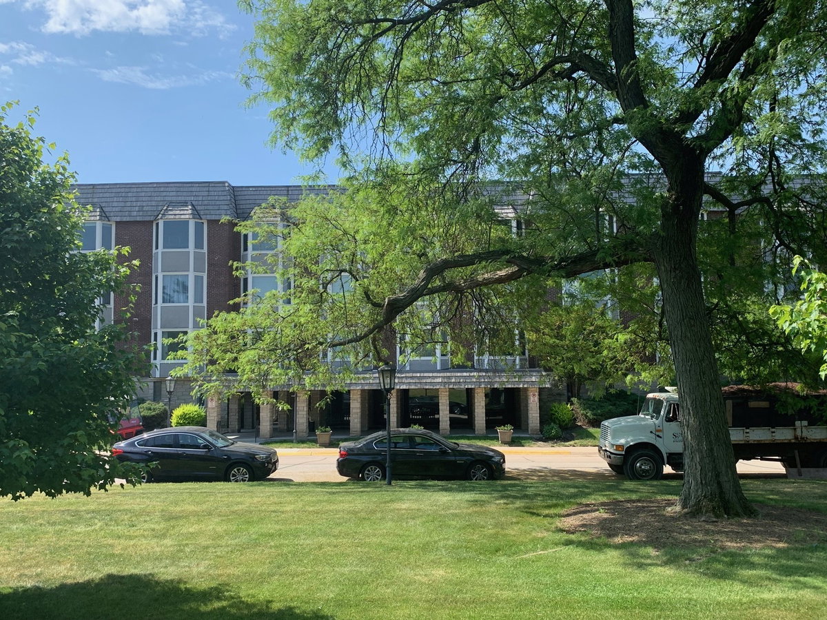 600 Thames Parkway #3D, Park Ridge, IL 60068