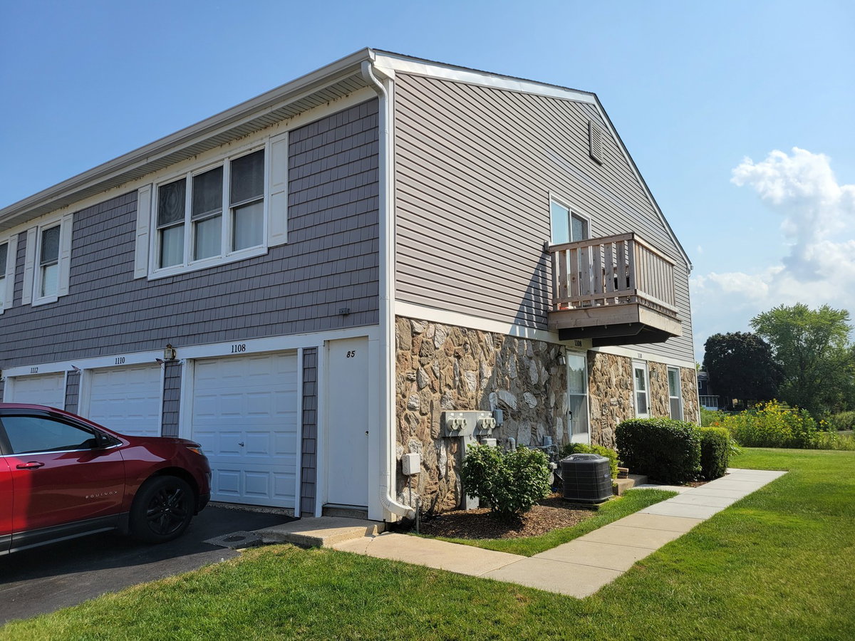 1108 HAMPTON Harbor #1108, Schaumburg, IL 60193