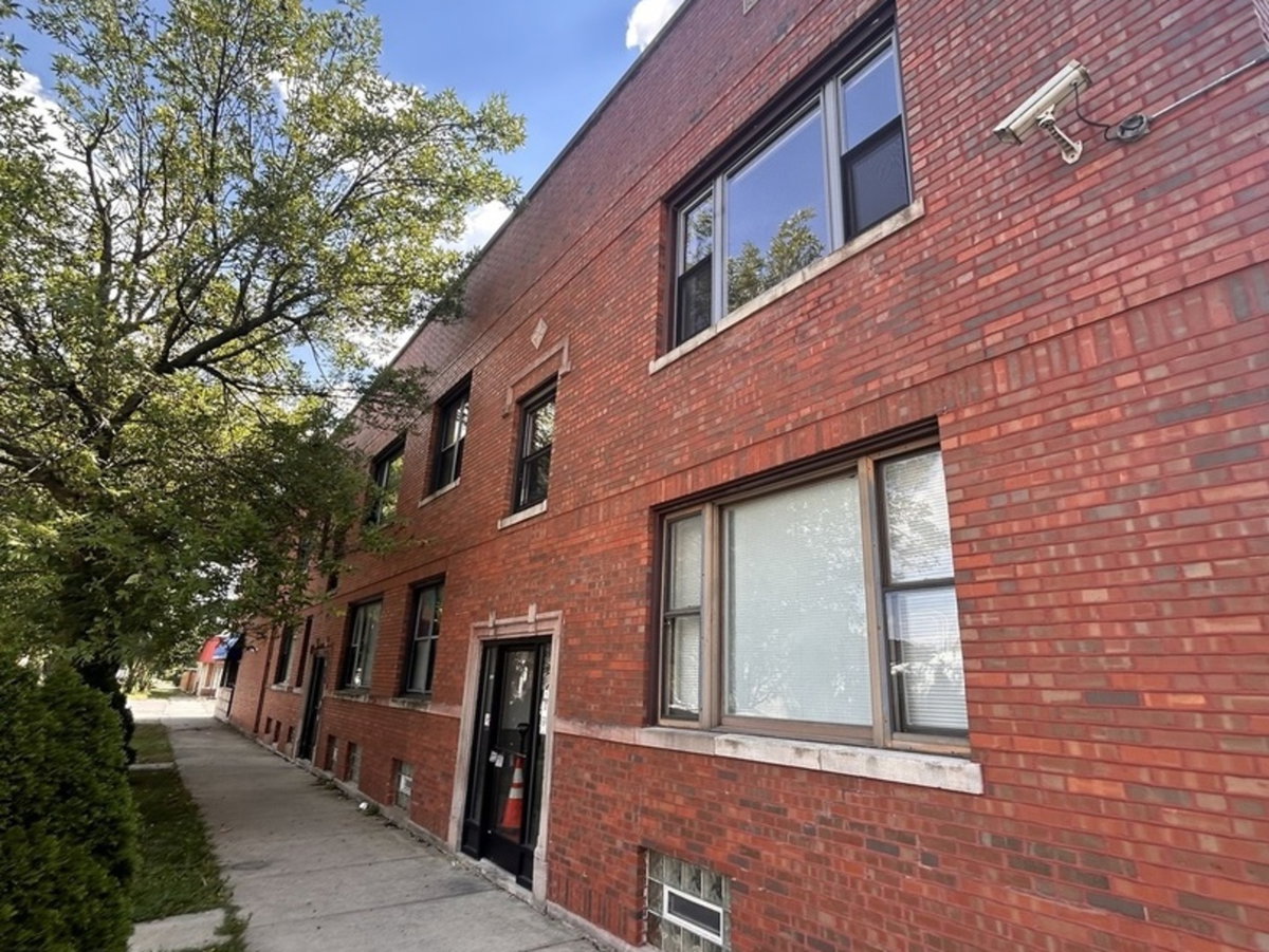4811 W Warwick Avenue #1W\n Chicago, IL 60641