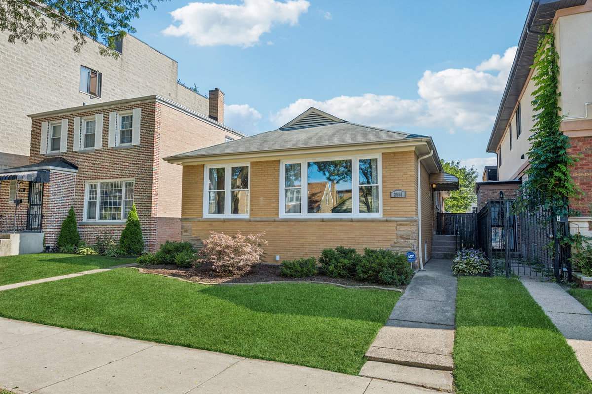 2551 W Balmoral Avenue\n Chicago, IL 60625