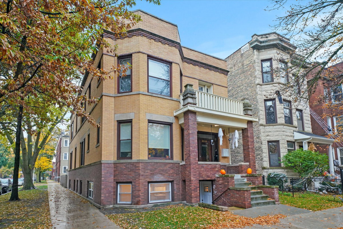 2203 W Giddings Street #G\n Chicago, IL 60625