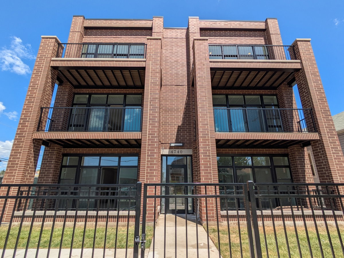 4740 W Addison Street #02\n Chicago, IL 60641