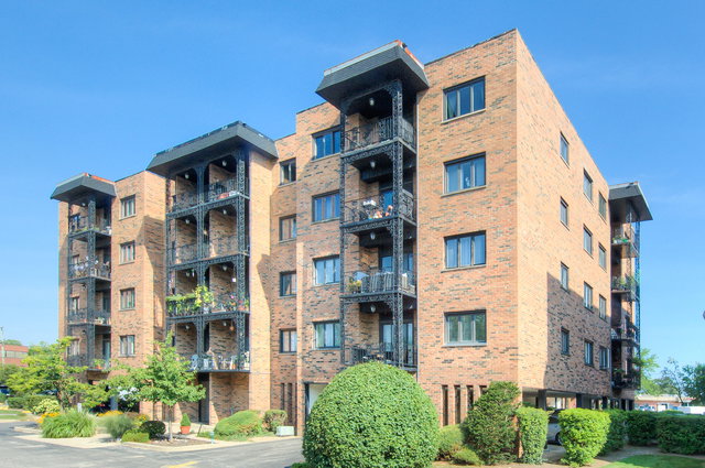 9396 Landings Lane #506\n Des Plaines, IL 60016