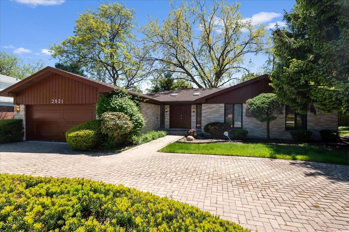 2821 Covert Road\n Glenview, IL 60025