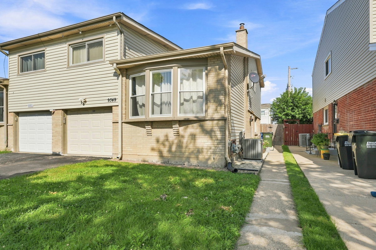 9349 Fern Lane\n Des Plaines, IL 60016