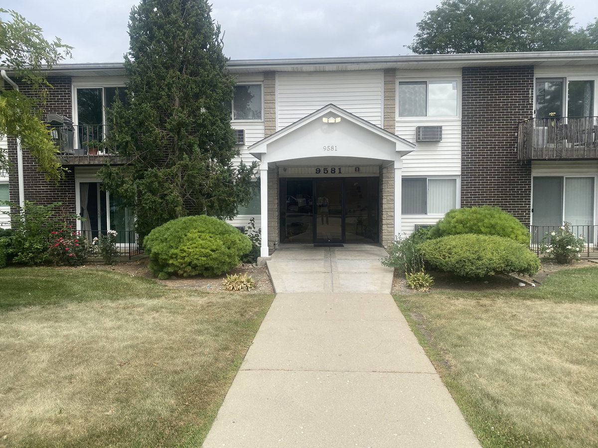 9581 DEE Road #2L\n Des Plaines, IL 60016