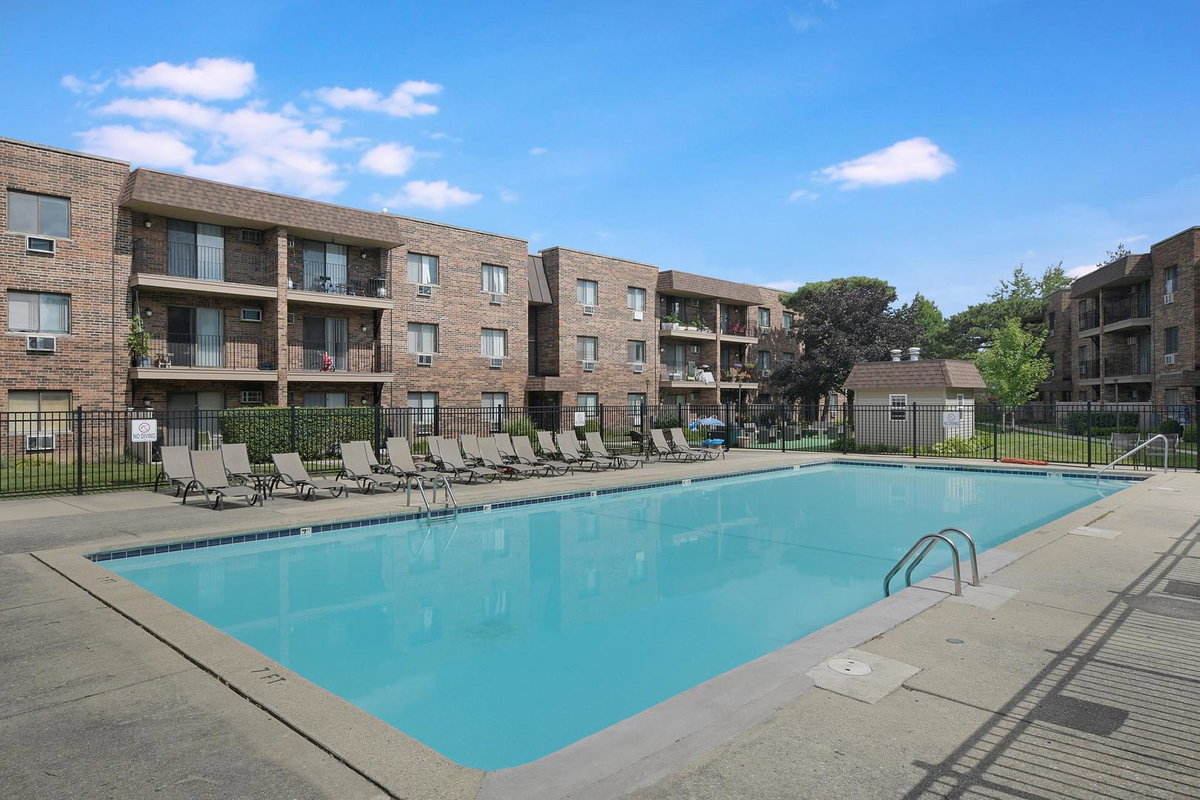 3527 E CENTRAL Road #301\n Glenview, IL 60025