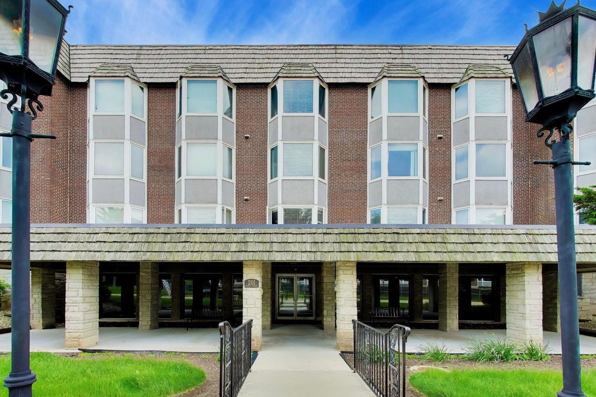 201 THAMES Parkway #3H, Park Ridge, IL 60068