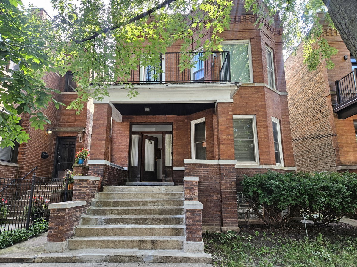 4519 N Artesian Avenue #2\n Chicago, IL 60625