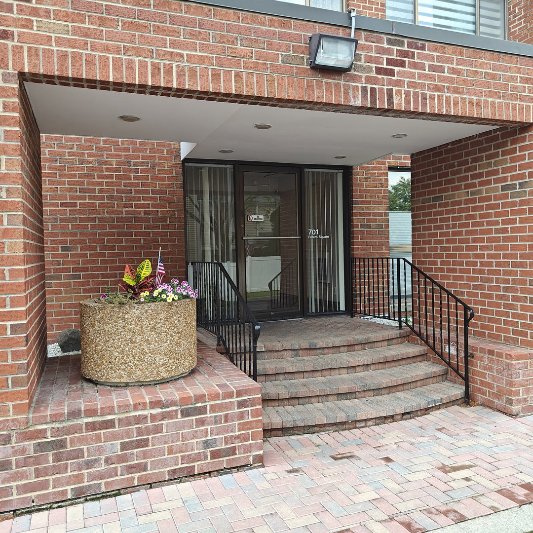 701 Forum Square #106\n Glenview, IL 60025