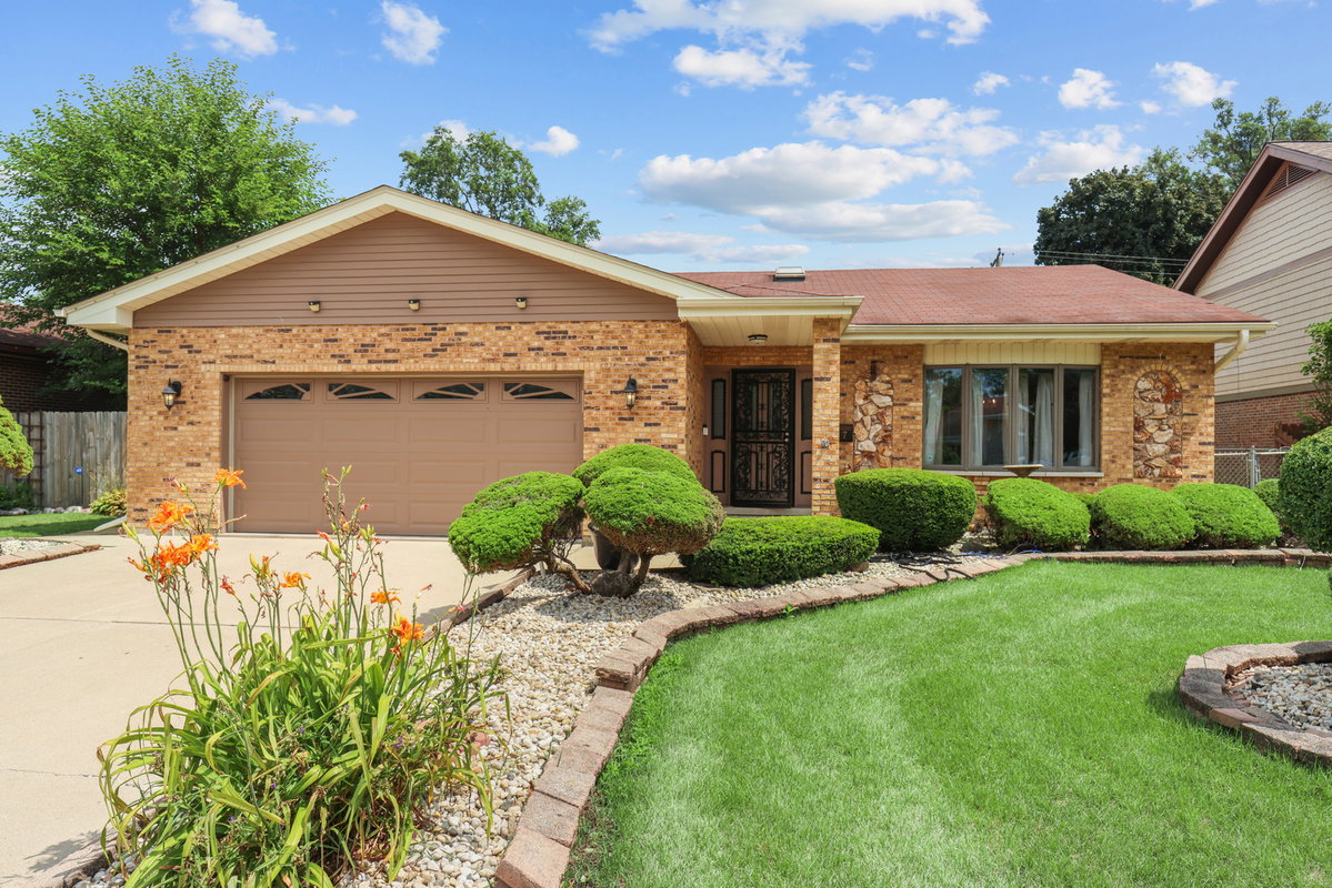 317 N Marcella Road\n Mount Prospect, IL 60056