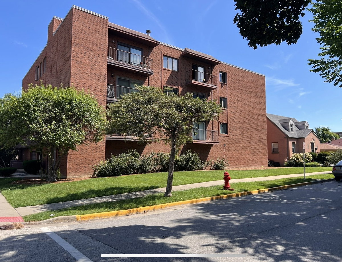1302 E Washington Street #B1\n Des Plaines, IL 60016