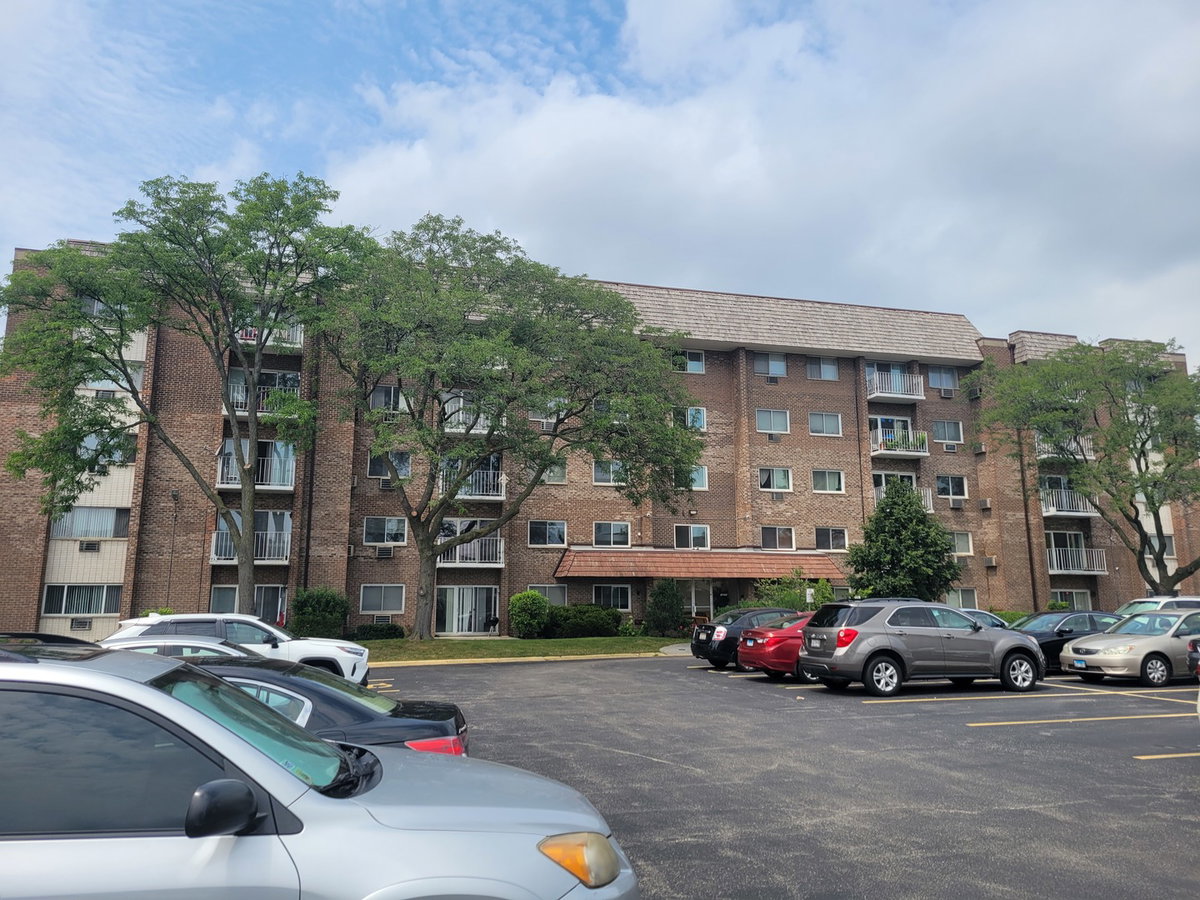 10373 dearlove Road #2G\n Glenview, IL 60025
