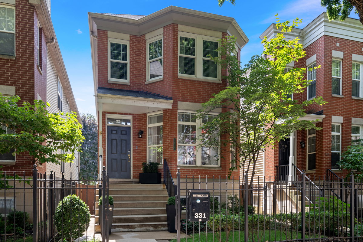 331 W Evergreen Avenue\n Chicago, IL 60610