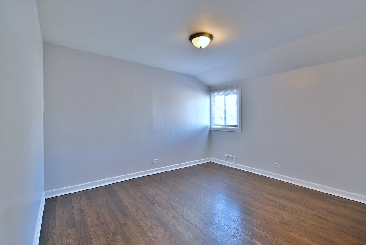 7142 N KEATING AVENUE, LINCOLNWOOD, IL 60712  Photo 17