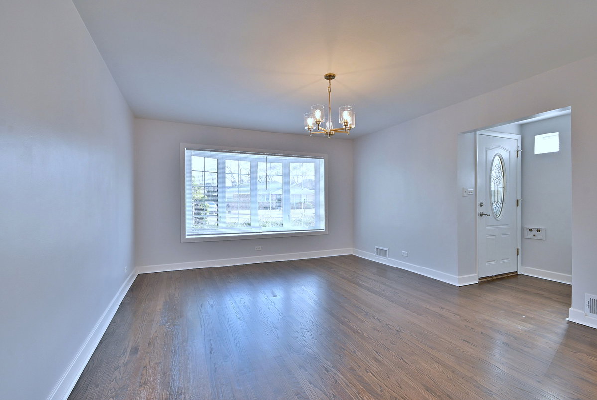 7142 N KEATING AVENUE, LINCOLNWOOD, IL 60712  Photo 2
