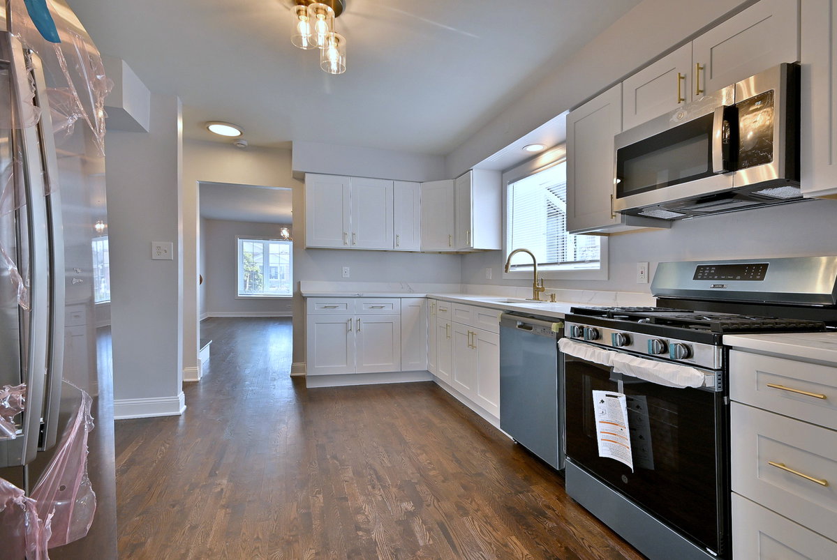 7142 N KEATING AVENUE, LINCOLNWOOD, IL 60712  Photo 10