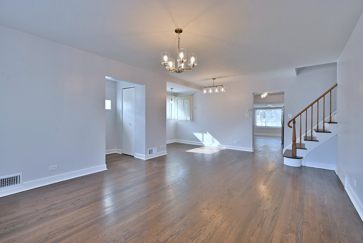 7142 N KEATING AVENUE, LINCOLNWOOD, IL 60712  Photo 5