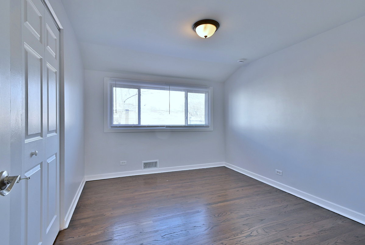 7142 N KEATING AVENUE, LINCOLNWOOD, IL 60712  Photo 19